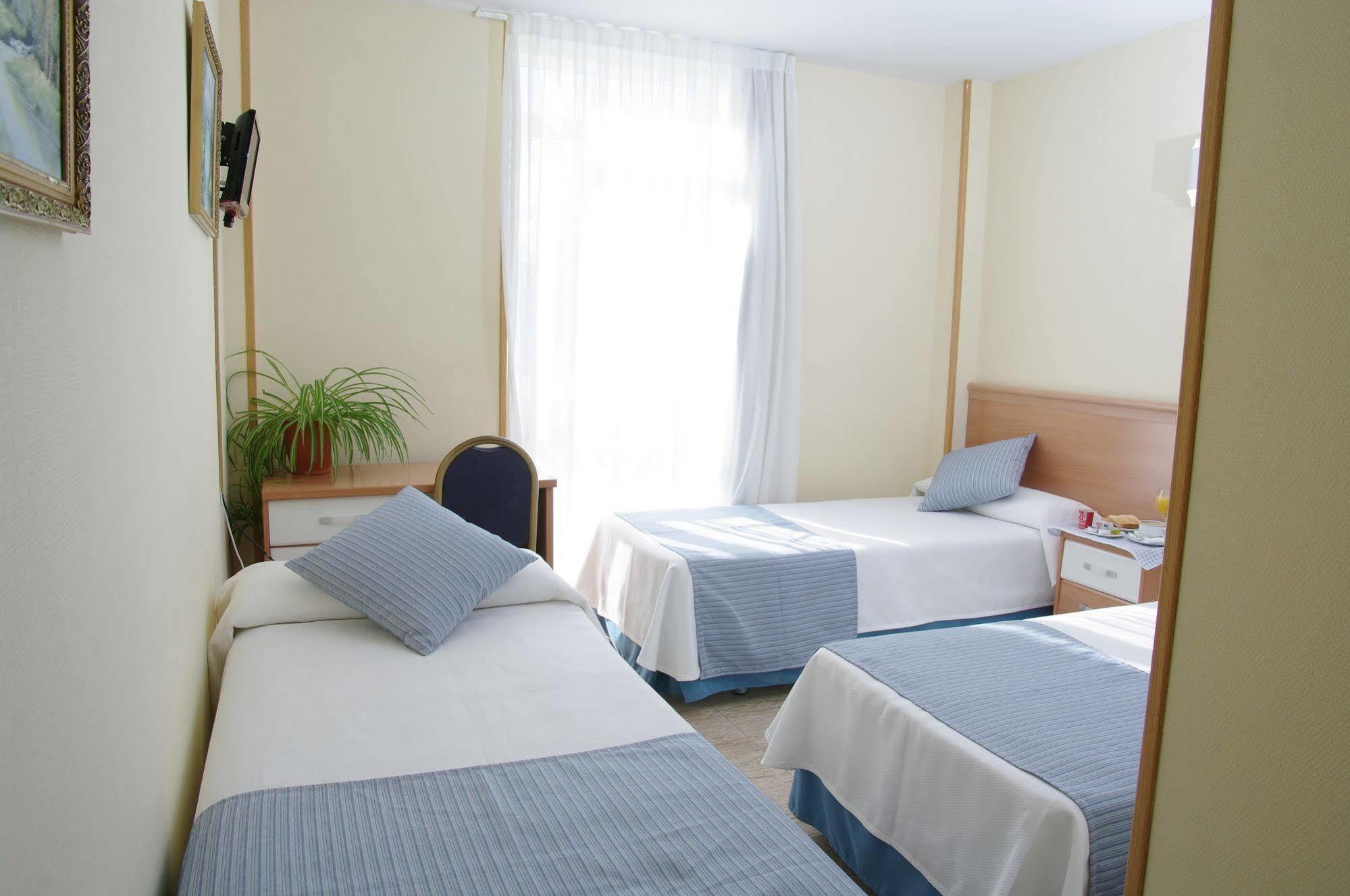 Hotel Barajas Plaza Madryt Zewnętrze zdjęcie